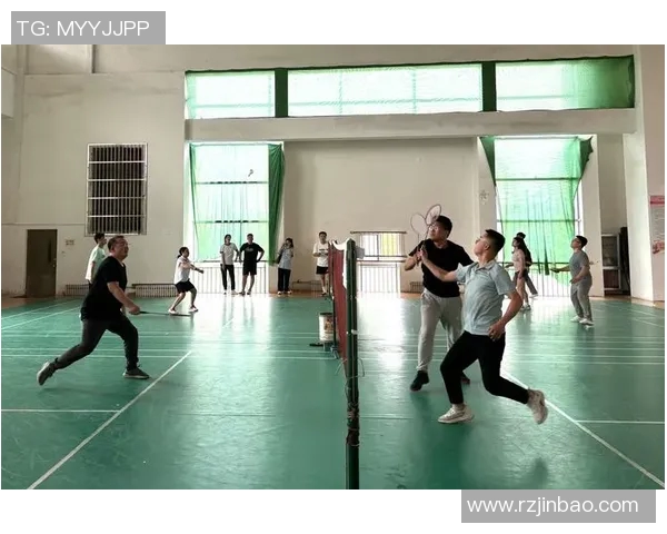 李秀英的羽毛球人生与欧冠足球的深度对话探索